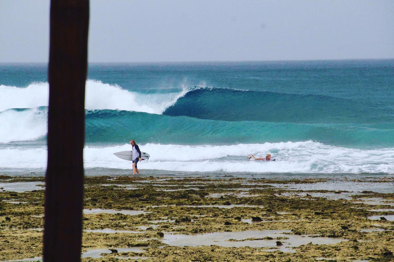 Baturundung Surf Resort Naibos Extérieur photo