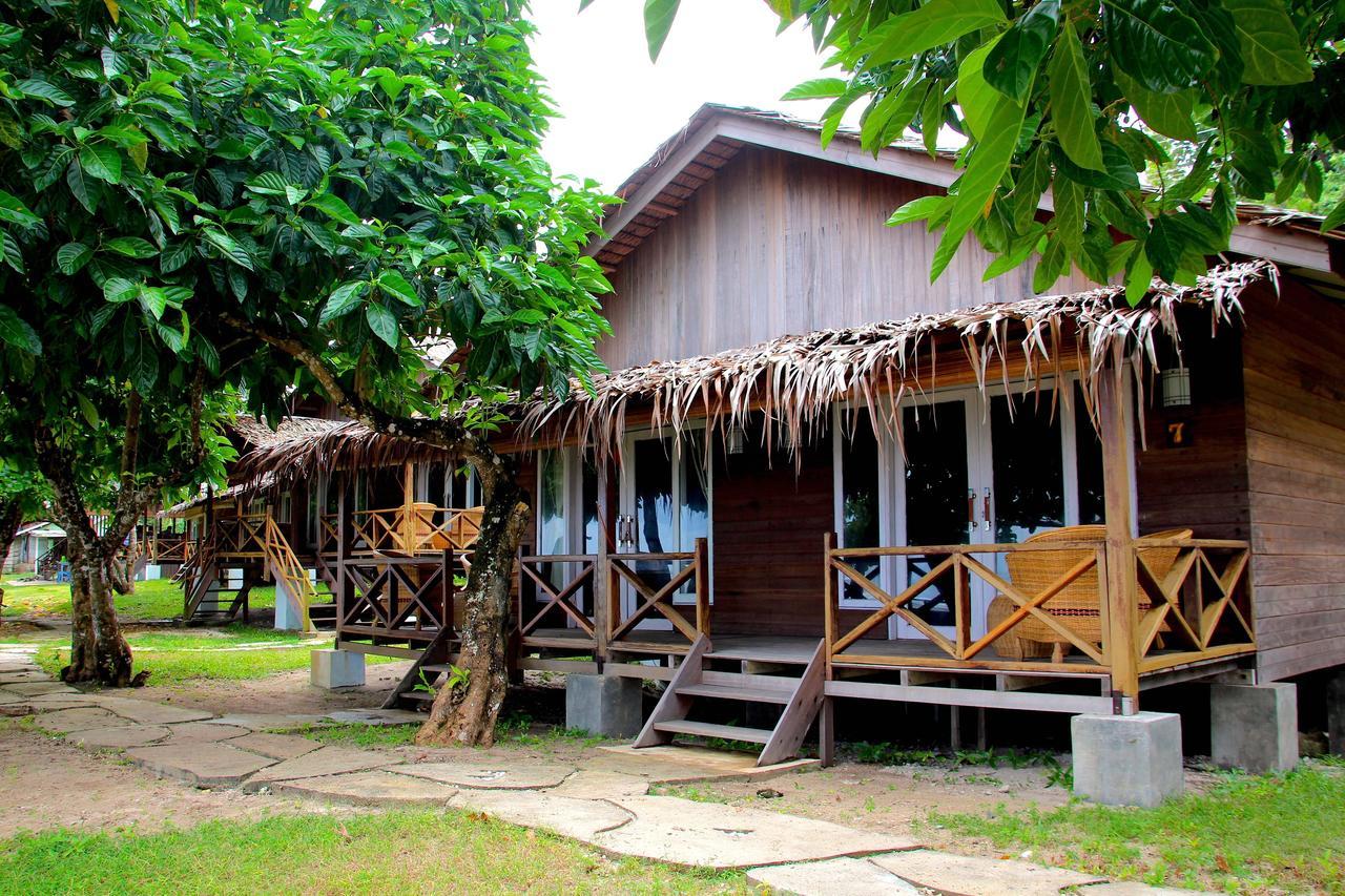 Baturundung Surf Resort Naibos Extérieur photo