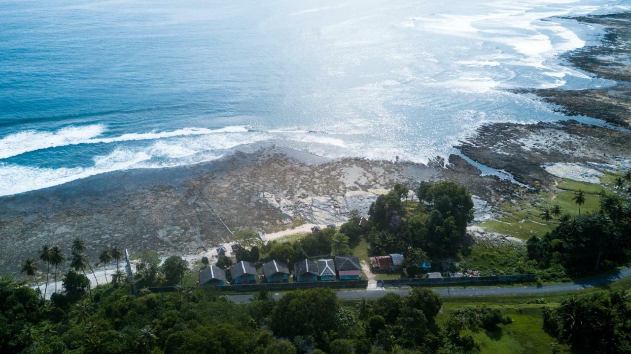 Baturundung Surf Resort Naibos Extérieur photo