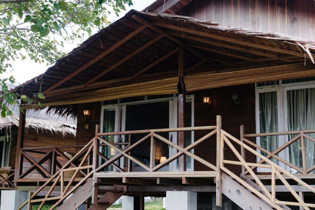 Baturundung Surf Resort Naibos Extérieur photo
